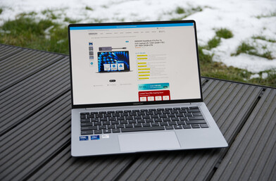 GeekBook X14 Pro - gebruik buitenshuis bij bewolkte hemel