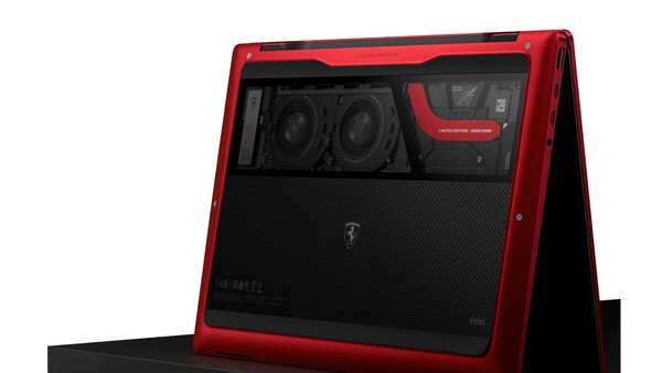 De HP Limited Edition Scuderia Ferrari notebook heeft een glazen venster aan de onderkant.