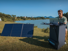 Het iNNOPOWER S100W zonnepaneel kan ook als tafel worden gebruikt. (Afbeelding bron: iNNOPOWER)