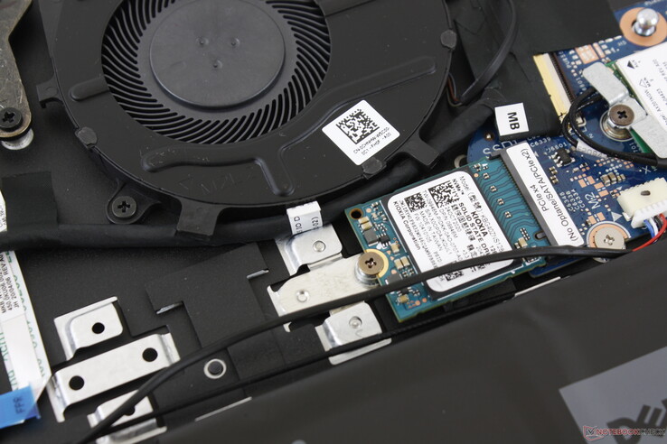 Interessant is dat de laptop wordt geleverd met een 2230 NVMe SSD in plaats van de meer gangbare 2280. De laptop kan tot twee M.2 2280 SSD's tegelijk ondersteunen