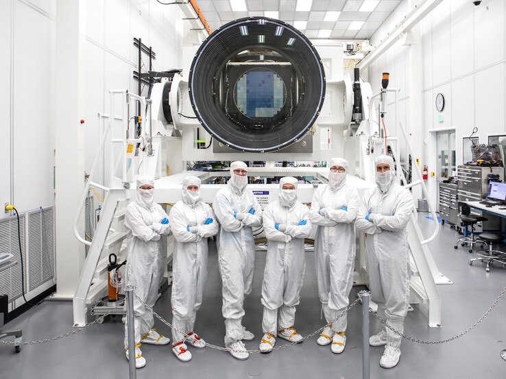 De LSST-camera in de Simonyi Survey Telescope weegt 2800 kg (6000 lbs.) en gebruikt filters van 75 cm (30 in.) om de nachtelijke hemel van het ultraviolette tot het nabije IR-lichtspectrum af te beelden. (Afbeeldingsbron: SLAC National Accelerator Laboratory)