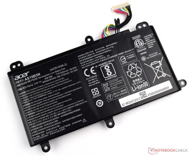 De 88.8 Wh lithium-ion batterij is met schroeven bevestigd.