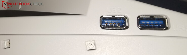De twee USB-poorten linksonder