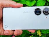 De Zenfone 10. (Bron: Notebookcheck)