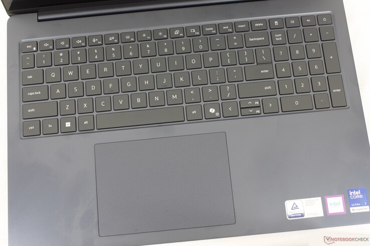 De toetsaanslag voelt iets scherper aan dan bij de Dell 16 Plus, terwijl de afmetingen van het clickpad met 13 x 9 cm vrijwel gelijk blijven