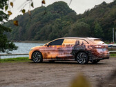 De ID.7 Tourer heeft veel van dezelfde stylingkenmerken als de gewone ID.7, maar met de grotere bagageruimte die typisch is voor een stationwagon. (Afbeelding bron: Volkswagen)