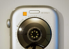 Recente foto's tonen vermoedelijk een prototype van de Apple Watch Series 10 met een extra sensor. (Afbeeldingsbron: @StellaFudge)