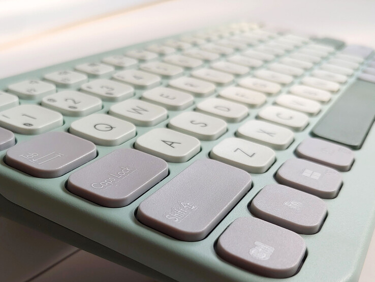 Concave toetsen helpen bij nauwkeurigheid. (Afbeeldingsbron: Notebookcheck)