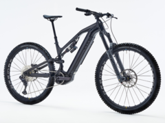 De Decathlon Rockrider E-FEEL 900S Team Edition is een volledig geveerde eMTB. (Afbeelding bron: Decathlon)