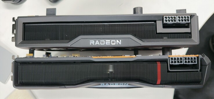 RX 7900 GPU (onder) vs RX 6950 XT (boven). (Bron: @9550pro op Twitter)