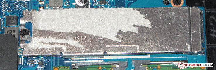 Een NVMe SSD dient als systeemaandrijving.