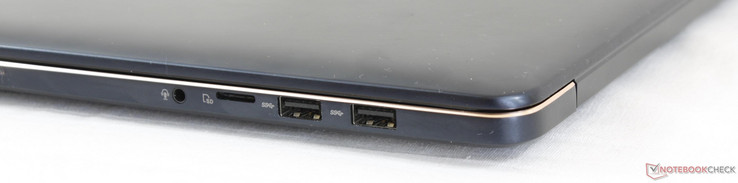 Rechterkant: 3.5 mm audiopoort, MicroSD kaartlezer, 2x USB 3.1