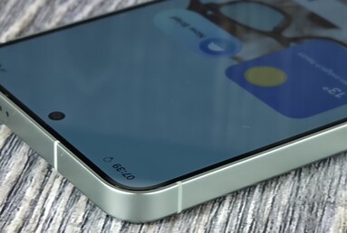 Samsung Galaxy S25 smartphone test