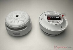 Bovenaanzicht en onderaanzicht van de X-Sense XS01-M Smart Connected rookmelder (FS61)