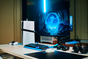 De Sony Inzone M10S II beschikt over een compact, strak ontwerp van de voet in combinatie met een matte afwerking van het paneel, waardoor deze luidspreker perfect past bij hoogwaardige desktop-gaming- en console-opstellingen.