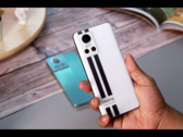 In feite is het nu mogelijk om 2 in principe identieke smartphones tegelijk te gebruiken. (Bron: C4ETech via YouTube)
