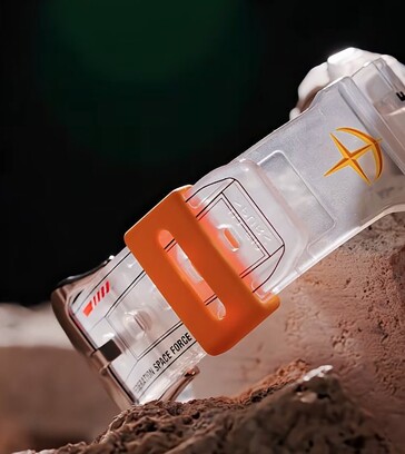 Casio G-Shock x Mobile Suit Gundam DW-5600 weergegeven