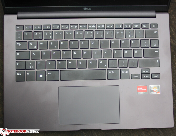 Het toetsenbord vertoont aanzienlijke flexibiliteit in het midden, wat afbreuk doet aan het kwaliteitsgevoel van de laptop.