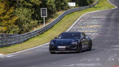 Het prototype van de Porsche Taycan vernietigt de rondetijd van de Tesla Model S Plaid op de Nürburgring (Afbeelding: Porsche)