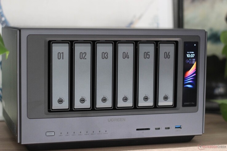 De NAS wordt geleverd met een scherm