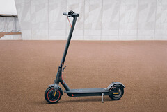 De Xiaomi Electric Scooter 4 Pro is eigenlijk vervaardigd door Segway-Ninebot, Mi Electric Scooter Pro afgebeeld. (Afbeelding bron: Xiaomi)