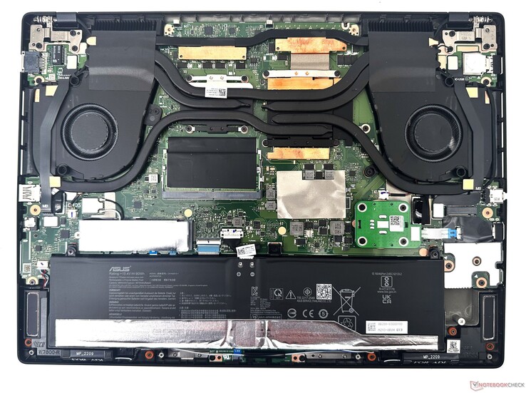 Asus ProArt StudioBook 16 intern