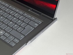 De pen kan nu magnetisch aan het etui bevestigd worden.