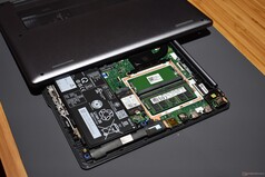 Lenovo IdeaPad Vibe: Uitbreidbare interne componenten.