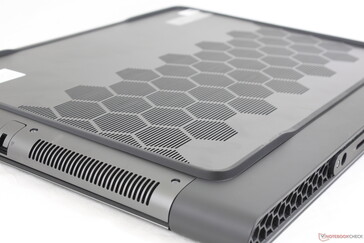 Handtekening zeshoekige ventilatieroosters gedeeld door Alienware-modellen