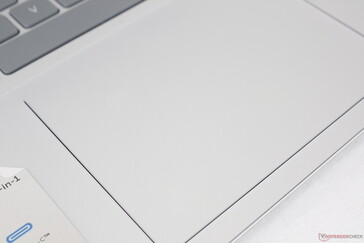 het oppervlak van het clickpad is van mylar, net als bij de omringende palmsteunen