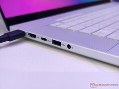 Asus ROG Zephyrus G16 I/O (afbeelding via Notebookcheck)