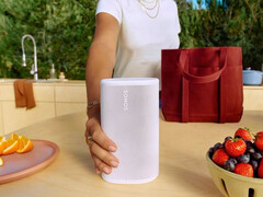 De Sonos Play zit tussen de draagbare Bluetooth-luidsprekers Move 2 en Roam 2 in.