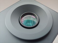 De projector wordt niet geleverd met een lensdop. (Afbeeldingsbron: Notebookcheck)