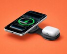 De nieuwe Ugreen MagFlow 2-in-1-oplader kan worden ingeklapt tot het formaat van een handpalm.