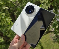 De Vivo X Fold 5 zal lichter zijn dan de hier afgebeelde Vivo X Fold 3 (bron: Notebookcheck)