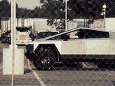De Tesla Cybertruck lanceert mogelijk op 30 november met volledige FSD v12 ondersteuning, als de tijdlijn van Musk klopt. (bronvermelding: Adan Guajardo op X - bewerkt)