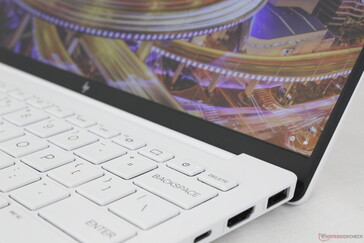 Deksel geopend tot maximale hoek van slechts ~130 graden