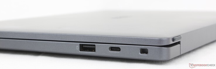 Rechts: USB-A 3.2 Gen. 1, USB-C Thunderbolt 4 met DisplayPort 2.1 + Power Delivery 3.1