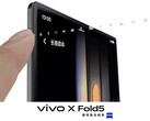 Vivo leunt zwaar op het Apple ecosysteem met de X Fold5. (Afbeelding bron: Vivo)