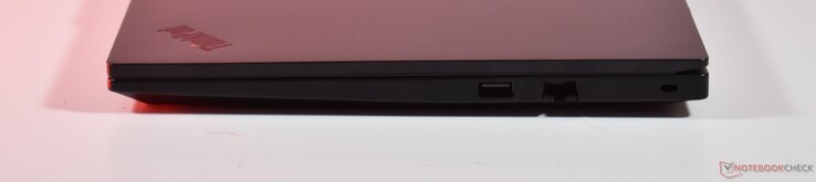 rechts: USB-A 3.2 Gen 1, RJ45-Ethernet, Kensington-slot
