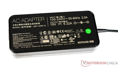 120-watt stroomadapter (onderaan)