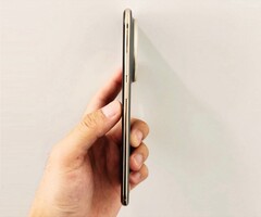 De Huawei Mate 70 Air is ongeveer een millimeter dikker dan de Apple iPhone Air. (Afbeeldingsbron: @Rodent950)