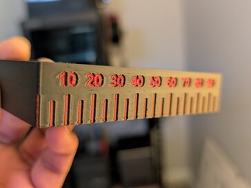 Mini vierkant gereedschap in zwart en rood PLA.