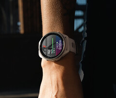 De download van softwareversie 19.18 kan handmatig worden gestart door in het instellingenmenu van de Forerunner 965 op &#039;Controleren op updates&#039; te tikken. (Afbeelding bron: Garmin)
