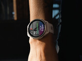 De download van softwareversie 19.18 kan handmatig worden gestart door in het instellingenmenu van de Forerunner 965 op 'Controleren op updates' te tikken. (Afbeelding bron: Garmin)