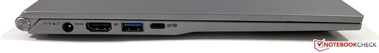 Links: voeding, HDMI 2.0b, USB-A (3.2 Gen.2), USB-C (USB 4/Thunderbolt 4, PowerDelivery, DisplayPort 1.4a)