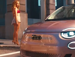 FIAT onthult de tweede druppel van de Fiat 500e EV in samenwerking met JLo. (Bron: FIAT USA op YouTube)