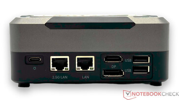 Achterzijde: netaansluiting (19 V; 5 A), LAN (2,5G), LAN (1,0G), HDMI 2.1, DP1.4 (4K@144Hz), 2x USB 2.0