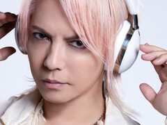 Avoit onthult de WA-J1 driedubbele-driver hoofdtelefoon in samenwerking met J-Pop zanger Hyde. (Afbeeldingsbron: Avoit)