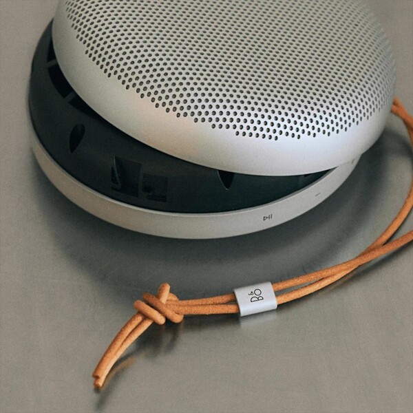 De Bang & Olufsen Beosound A1 3rd Gen heeft een (niet door de gebruiker) vervangbare batterij. (Afbeelding bron: Bang & Olufsen)